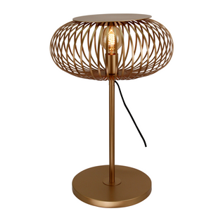 Die goldene Curvato Stehleuchte verbreitet modernes Flair und bringt Eleganz in jeden Wohnraum.