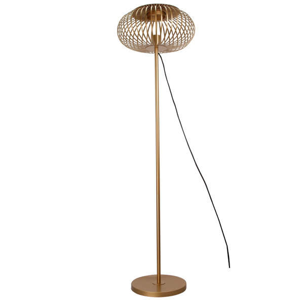 Detailaufnahme der goldenen Stehleuchte Curvato. Sie verleiht jedem Raum ein modernes und elegantes Flair.