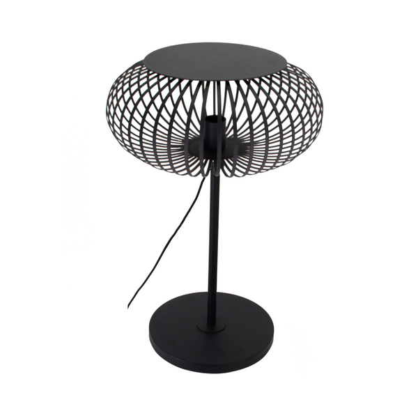 Die schwarze Stehleuchte Curvato überzeugt mit ihrem industriellen Design. Sie ist ideal für moderne Wohnräume.