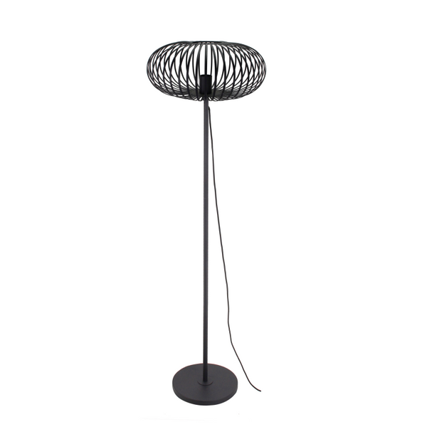 Detailaufnahme der schwarzen Stehleuchte Curvato. Ihr industrielles Design bringt Charakter und Eleganz in jeden Raum.