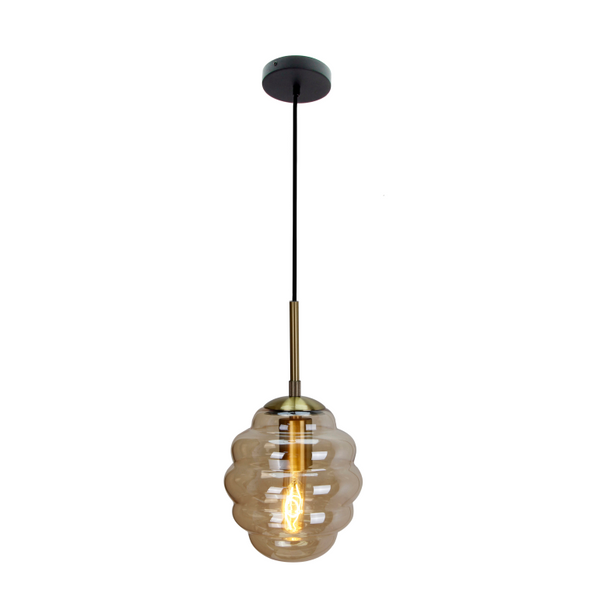 Schwarze Pendelleuchte Favo mit elegantem Design. Sie setzt stilvolle Akzente und sorgt für gemütliches Licht im Raum.