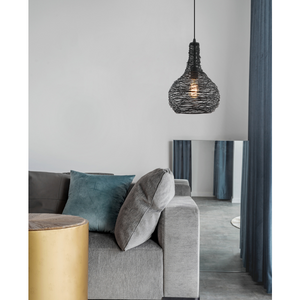 Schwarze Pendelleuchte Filo Sottile mit elegantem Design. Sie schafft eine gemütliche Atmosphäre über dem Esstisch.