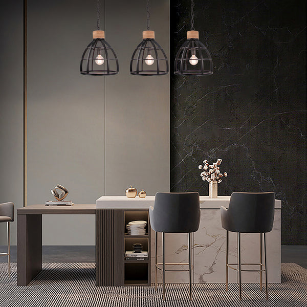 Detailaufnahme der schwarzen Frame Pendelleuchte mit industriellem Flair. Ideal für moderne Wohnräume und kreative Akzente.
