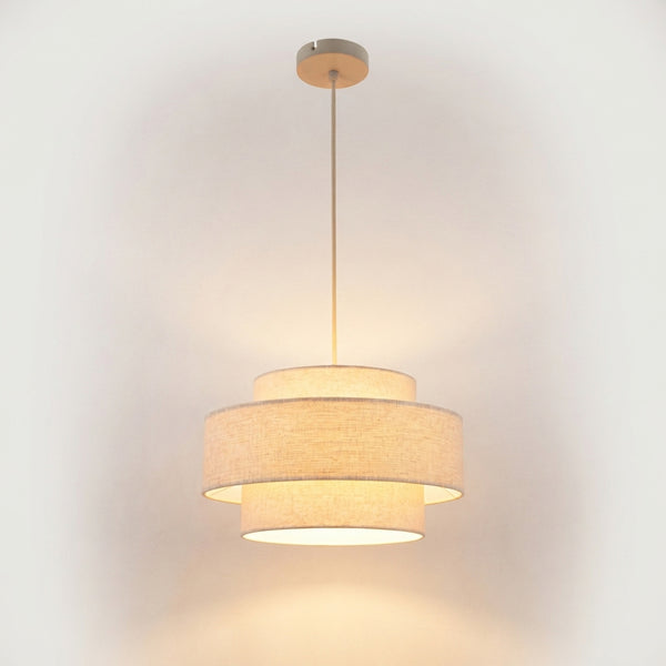 Die Trilo Pendelleuchte in Beige sorgt für eine harmonische Atmosphäre. Ideal für ein gemütliches, modernes Zuhause.
