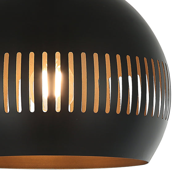 Detailaufnahme der schwarzen Globo Pendelleuchte. Modernes Design, ideal für stilvolle Akzente in jedem Raum.
