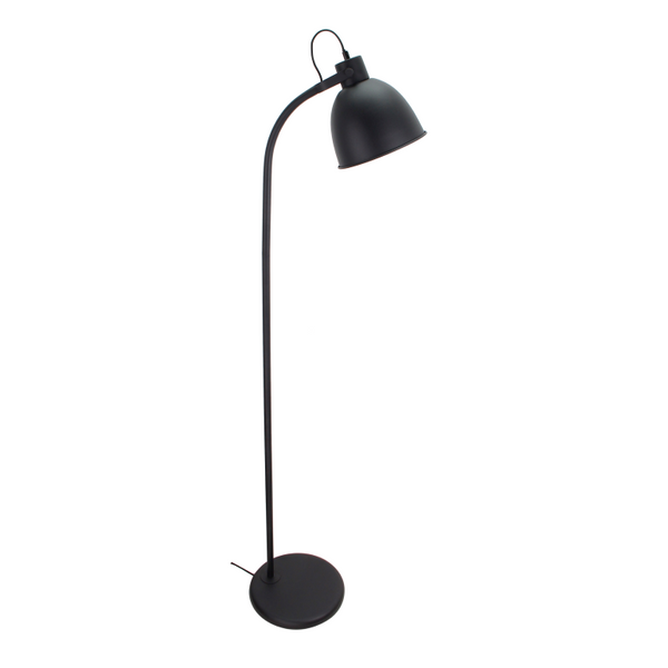Detailansicht der eleganten Stehleuchte Koen in Schwarz. Ihr modernes Design fügt sich perfekt in jedes Wohnambiente ein.
