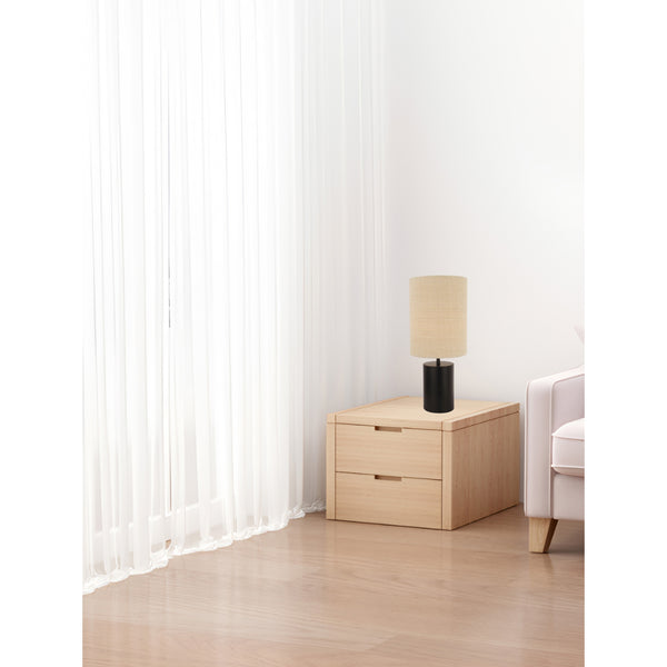 Die schwarze Tischleuchte Lagos vereint modernes Design mit eleganter Funktionalität. Ideal für stimmungsvolle Akzente.