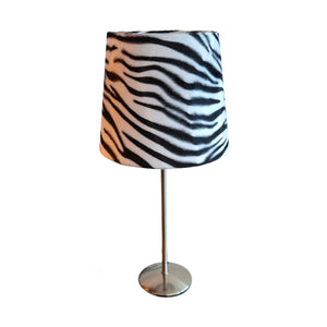 Der moderne Lampenfuß in gebürstetem Eisen bringt Eleganz in Ihr Zuhause. Ideal für individuelle Leuchtenkreationen.