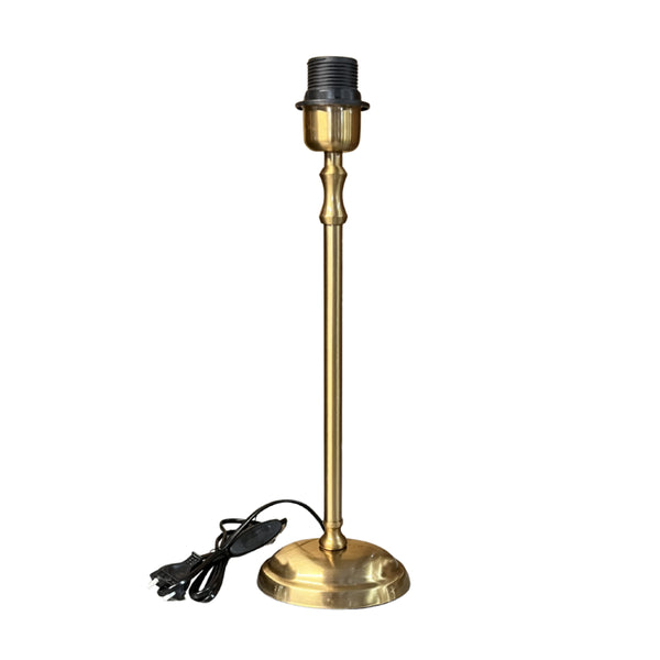 Detailaufnahme des eleganten Lampenfußes aus Messing mit einer Höhe von 39,5 cm. Perfekt für individuelle Lichtgestaltung.