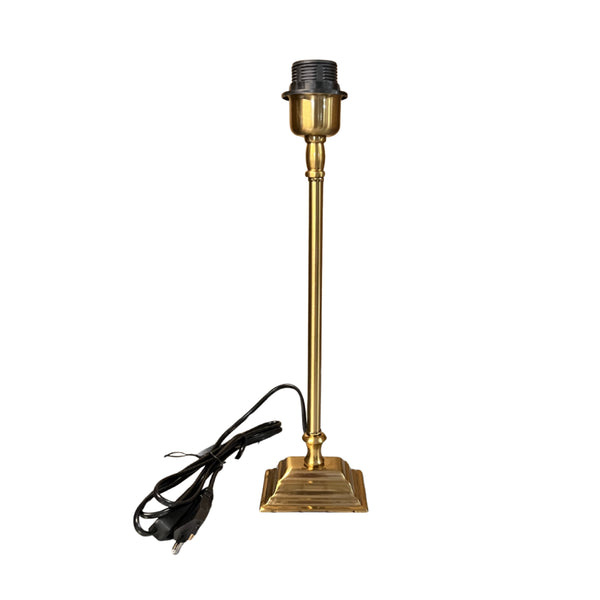 Detailansicht des eleganten Lampenfußes aus Messing mit einer Höhe von 39 cm. Ideal für stilvolle Tisch- oder Stehlampen.