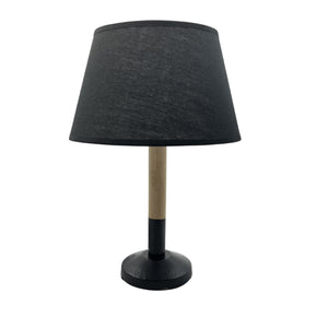 Der natürliche Lampenfuß von Various verleiht jedem Raum skandinavisches Flair. Ideal für gemütliche Lichtakzente.