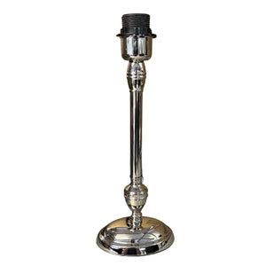 Moderner Lampenfuß in elegantem Nickel mit einer Höhe von 33 cm. Ideal für stilvolle Tischlampen in jedem Wohnbereich.