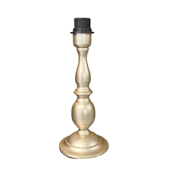 Moderner Lampenfuß in Nickel für eine stilvolle Basis. Ideal für verschiedene Leuchten und sorgt für elegantes Ambiente.