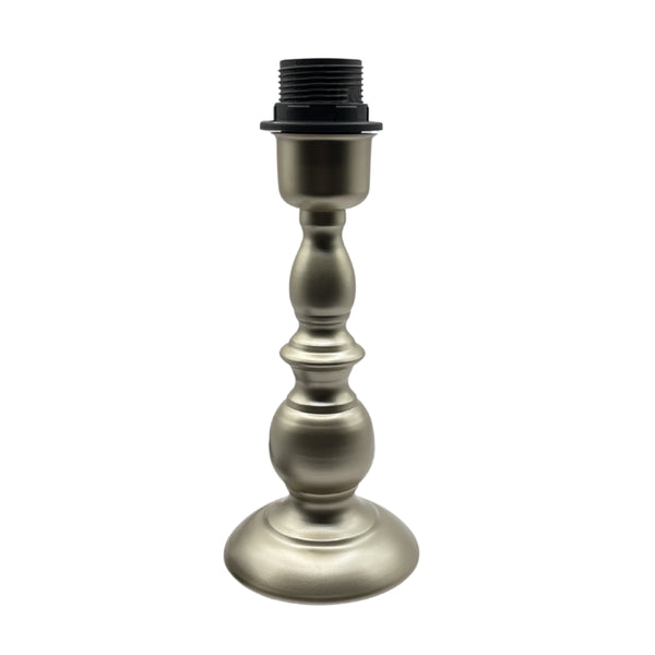 Moderner Lampenfuß in Nickel mit 22 cm Höhe. Ideal für kreative Lichtgestaltungen in zeitgemäßen Wohnräumen.