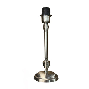 Moderner Lampenfuß in elegantem Nickel mit einer Höhe von 33 cm.