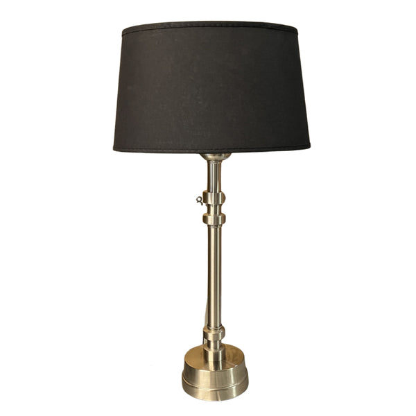 Der elegante Lampenfuß in Nickel bringt modernes Flair in Ihr Zuhause. Ideal für individuelle Lampenkreationen.