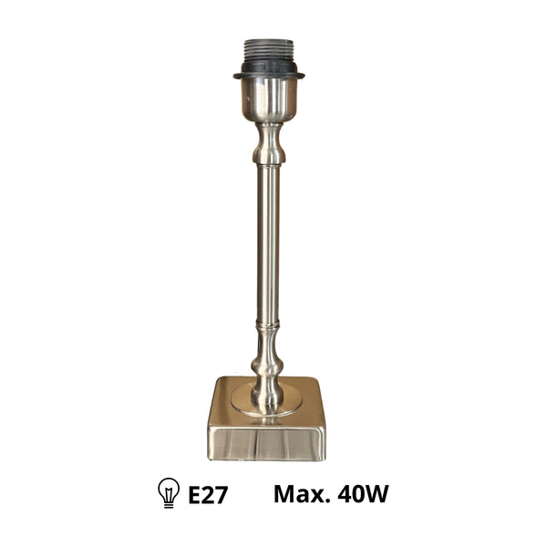Detailansicht des eleganten Lampenfußes in Nickel. Dieser 31 cm hohe Fuß bringt modernen Glanz in jedes Zuhause.