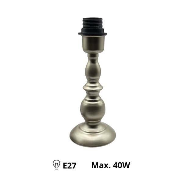 Detailaufnahme des modernen Lampenfußes in Nickel mit 22 cm Höhe. Er ergänzt jede Leuchte stilvoll und elegant.
