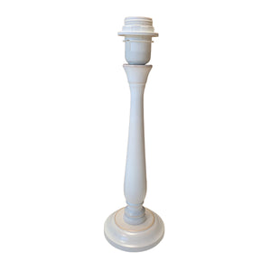 Zeitloser Lampenfuß in Weiß mit 34 cm Höhe. Er ergänzt jede Lampe und sorgt für eine harmonische Raumatmosphäre.