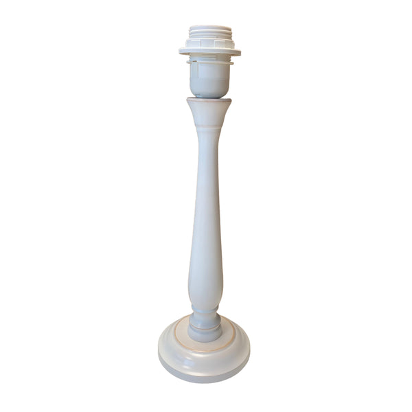 Zeitloser Lampenfuß in Weiß mit 34 cm Höhe. Er ergänzt jede Lampe und sorgt für eine harmonische Raumatmosphäre.
