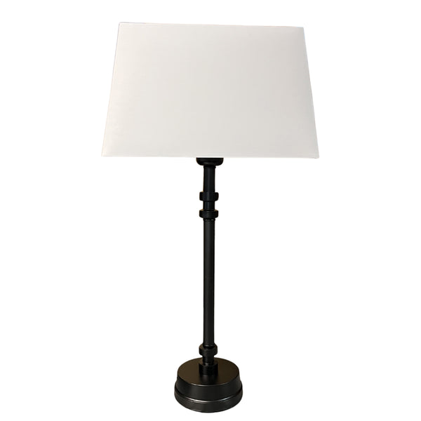 Der schwarze Lampenfuß von Various setzt moderne Akzente. Ideal für individuelle Lichtgestaltungen in jedem Raum.