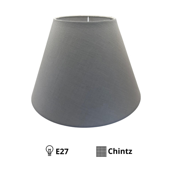 Eleganter grauer Lampenschirm aus Chintz für stilvolle Akzente. Perfekt, um Wohnräume in sanftes Licht zu tauchen.