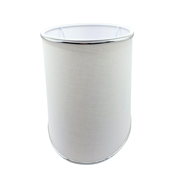 Der moderne Lampenschirm in Weiß und Silber verleiht jedem Raum zeitlose Eleganz. Perfekt für stilvolle Beleuchtung.