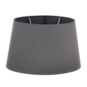 Der ovale Lampenschirm in Anthrazit bringt zeitlose Eleganz in jeden Raum. Ideal für stimmungsvolle Beleuchtung.