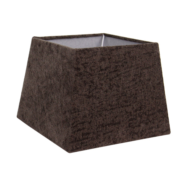 Der anthrazitfarbene Lampenschirm Quadrato in H17 cm bringt modernes Flair in Ihr Zuhause. Ideal für gemütliche Lichtakzente.