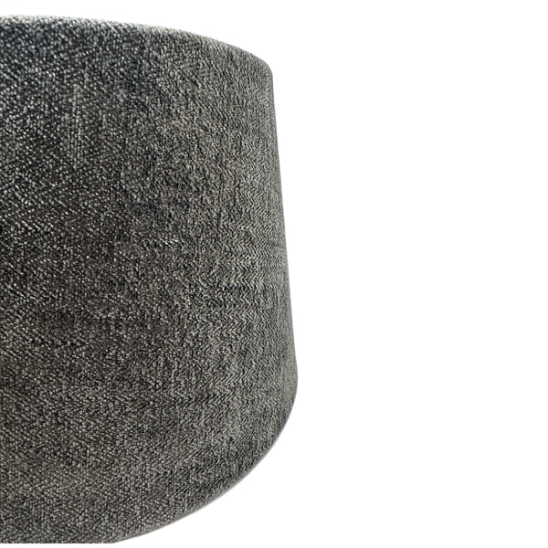 Eleganter Lampenschirm in Anthrazit mit modernem Design. Ideal für eine stilvolle Beleuchtung in jedem Wohnraum.