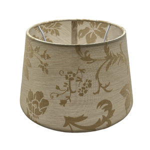Beiger Lampenschirm Drum mit elegantem Design. Er verleiht jedem Raum eine warme und einladende Atmosphäre.