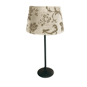 Beiger Lampenschirm Drum mit elegantem Design.