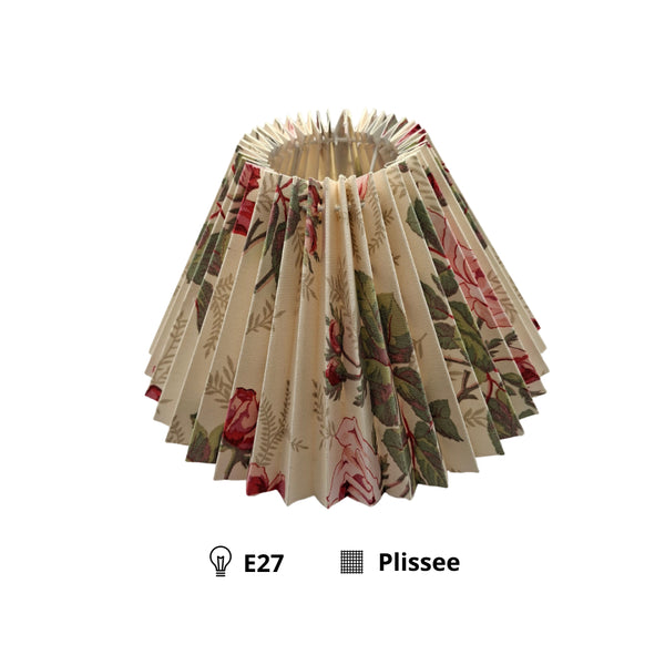 Detailaufnahme des eleganten Lampenschirms in sanften Creme- und Grüntönen. Er verleiht jedem Raum eine warme Atmosphäre.