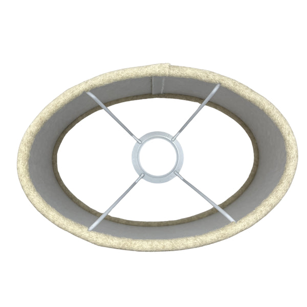 Beiger Lampenschirm Oval mit modernem Design aus der Various-Serie. Ideal für eine sanfte, einladende Beleuchtung.