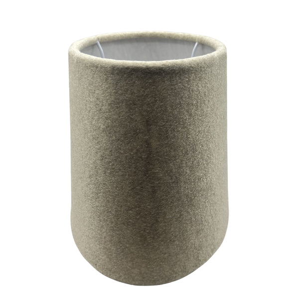 Beiger Lampenschirm Oval in modernem Design. Perfekt für eine sanfte, warme Beleuchtung in jedem Raum.