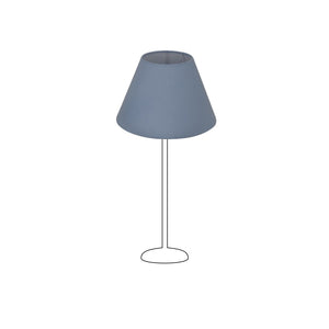 Der hellblaue Lampenschirm Top bringt frische Farbtupfer in moderne Wohnräume.