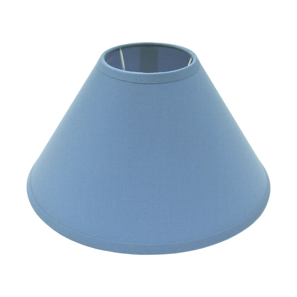 Der blaue Lampenschirm aus der Serie Various bringt frisches Licht in jeden Raum. Ideal für stilvolle Akzente.