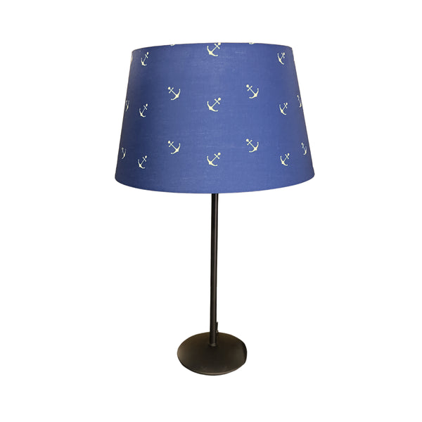 Der hellblaue Lampenschirm Drum bringt frische Farben und modernes Flair in jeden Raum. Ideal für eine gemütliche Atmosphäre.