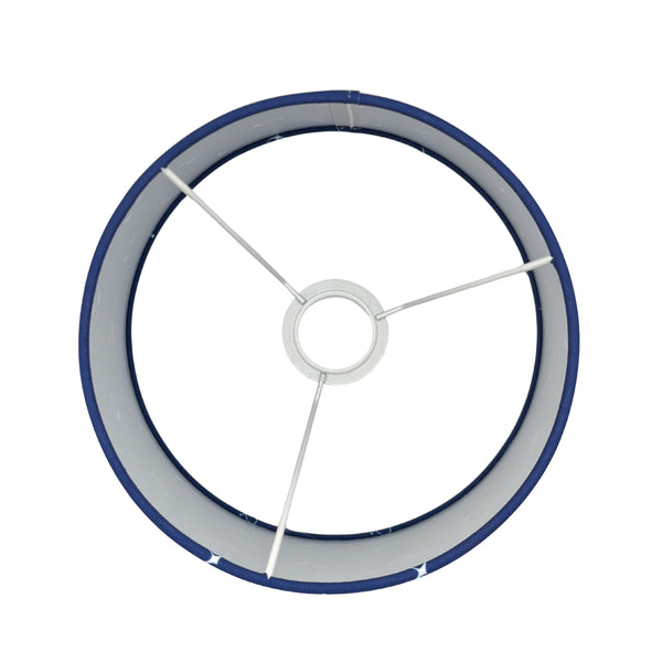 Der hellblaue Lampenschirm Drum verleiht jedem Raum eine frische, moderne Note. Ideal für stilvolle Beleuchtungseffekte.