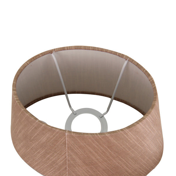 Detailansicht des ovalen Lampenschirms in Braun. Ideal für eine gemütliche Atmosphäre in jedem Raum.