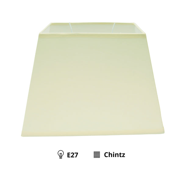 Detailaufnahme des cremefarbenen Lampenschirms Conica. Er ergänzt stilvoll jede Lampe und sorgt für sanftes Licht.