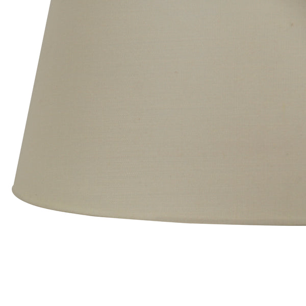 Detailaufnahme des ovalen Lampenschirms in zartem Creme. Ideal für eine harmonische Beleuchtung in jedem Raum.