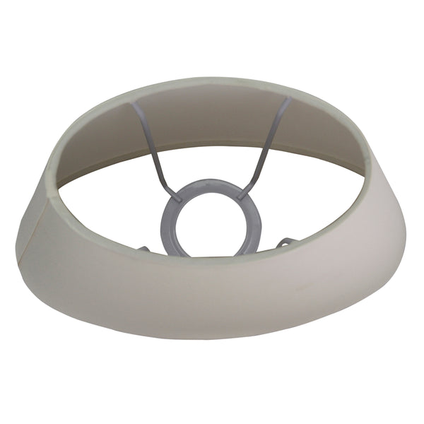 Schöner ovaler Lampenschirm in Creme, ideal für sanftes Licht. Perfekt für gemütliche Abende zu Hause.