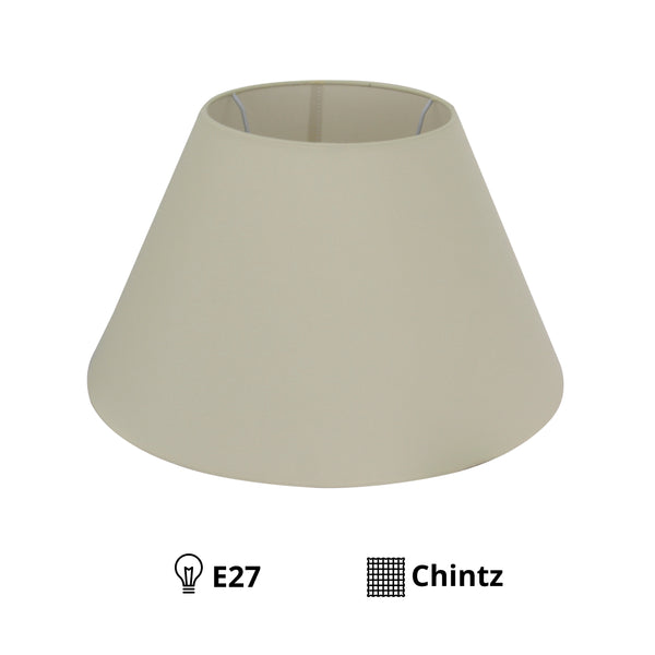 Detailaufnahme des cremefarbenen Lampenschirms von Various. Er verleiht jedem Raum einen warmen, einladenden Charme.