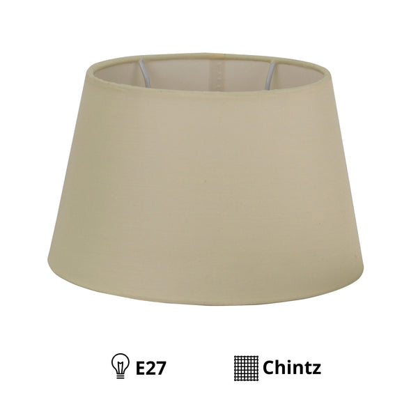 Detailaufnahme des cremefarbenen Lampenschirms Oval. Er verleiht jedem Raum ein harmonisches und warmes Licht.