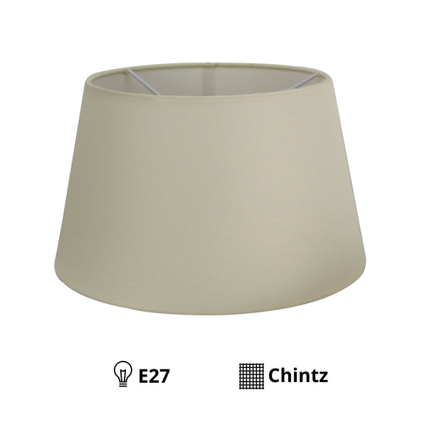 Detailaufnahme des cremefarbenen Lampenschirms Drum. Zeitloses Design, ideal für gemütliche Beleuchtung in jedem Raum.
