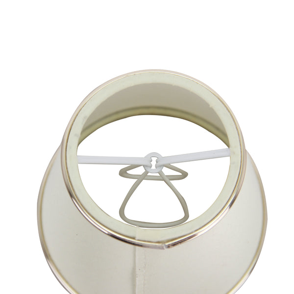 Detailaufnahme des cremefarbenen Lampenschirms Top.