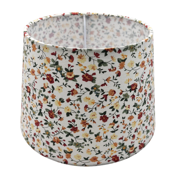 Vielseitiger Lampenschirm in Creme mit zeitlosem Design. Perfekt für eine harmonische Lichtgestaltung in jedem Raum.