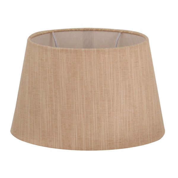 Der cremefarbene Lampenschirm Oval bringt sanftes Licht in Ihr Zuhause. Perfekt für eine gemütliche Atmosphäre.