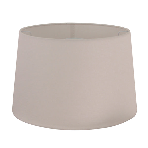 Der offwhite Lampenschirm Drum harmoniert perfekt mit verschiedenen Stilen.